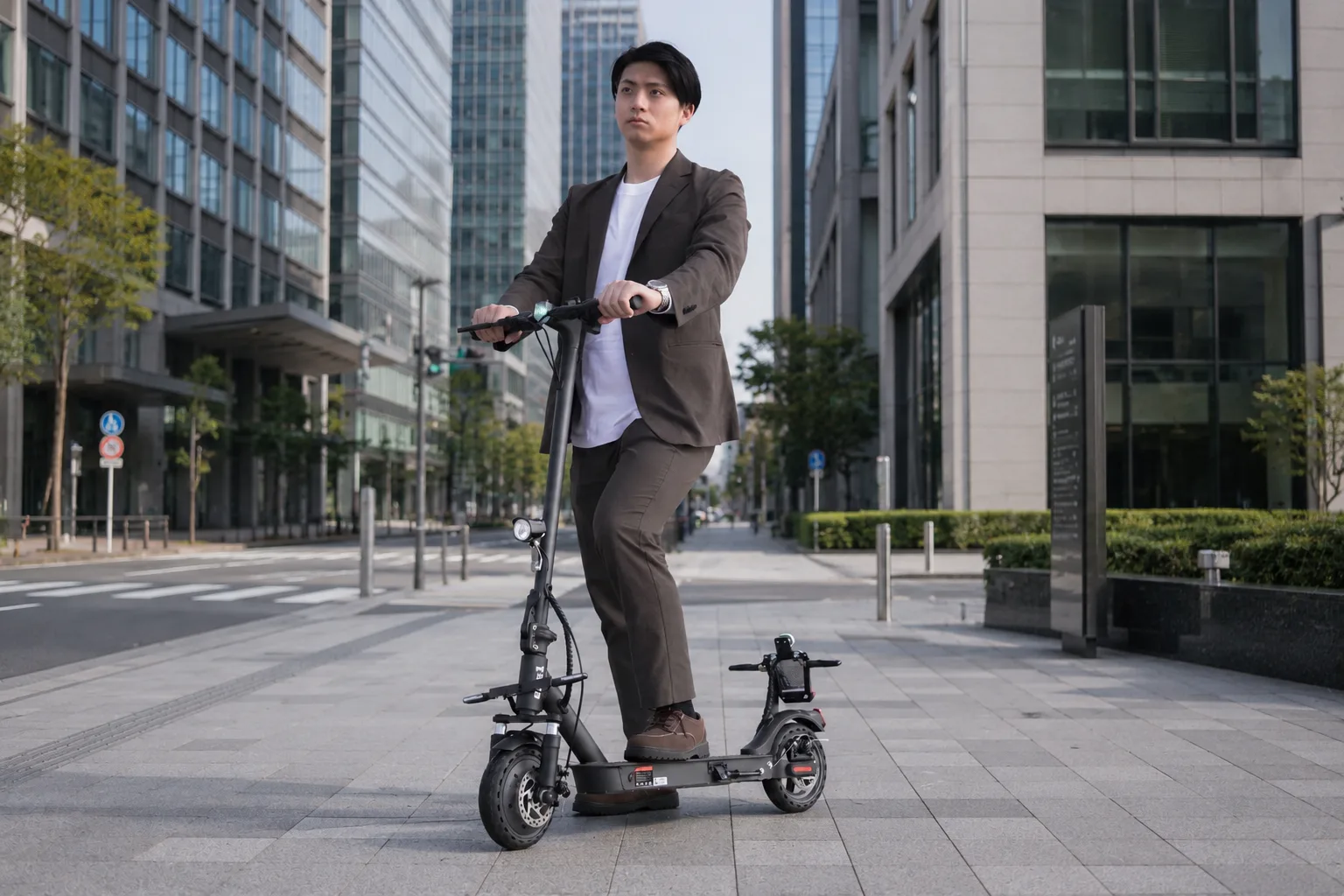 eXs 1 TKGでオフィス街を移動